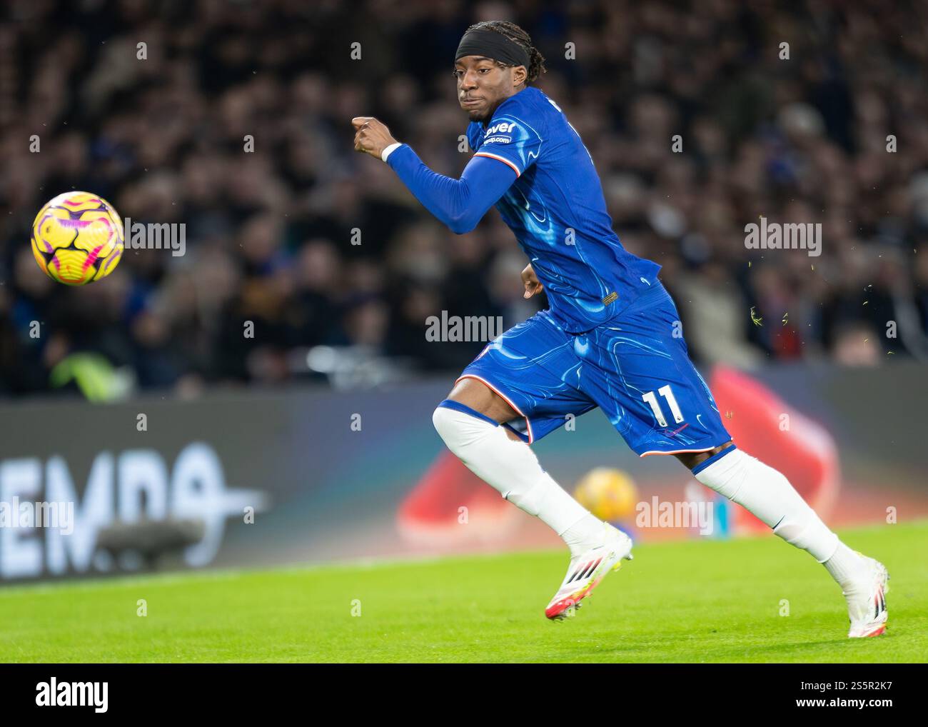 Londres, Royaume-Uni. 14 janvier 2025. Le milieu de terrain de Chelsea Noni Madueke (11 ans) lors du match de premier League à Stamford Bridge, Londres. Le crédit photo devrait se lire : Ian Stephen/Sportimage crédit : Sportimage Ltd/Alamy Live News Banque D'Images