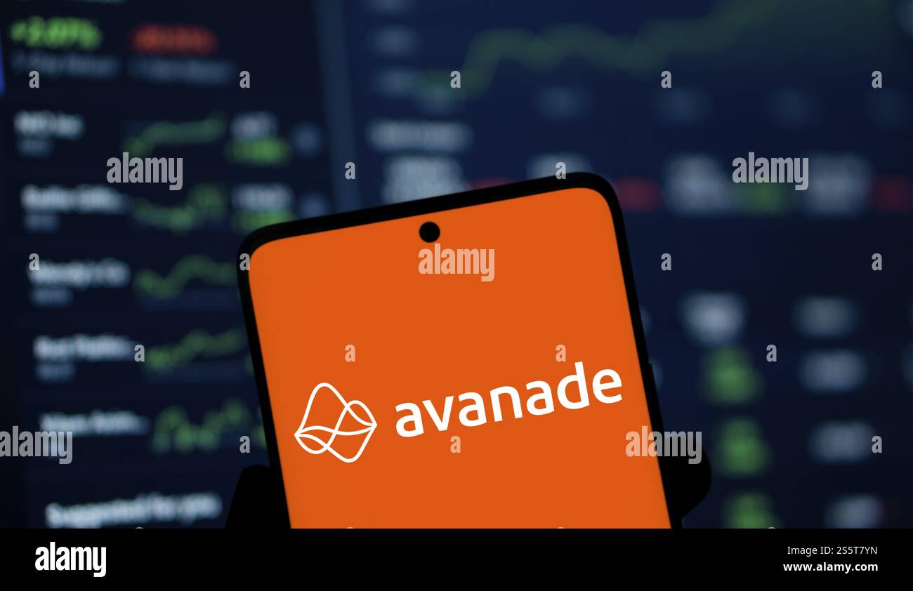 le logo avanade est affiché sur le smartphone. Avanade est une société internationale de services professionnels Banque D'Images