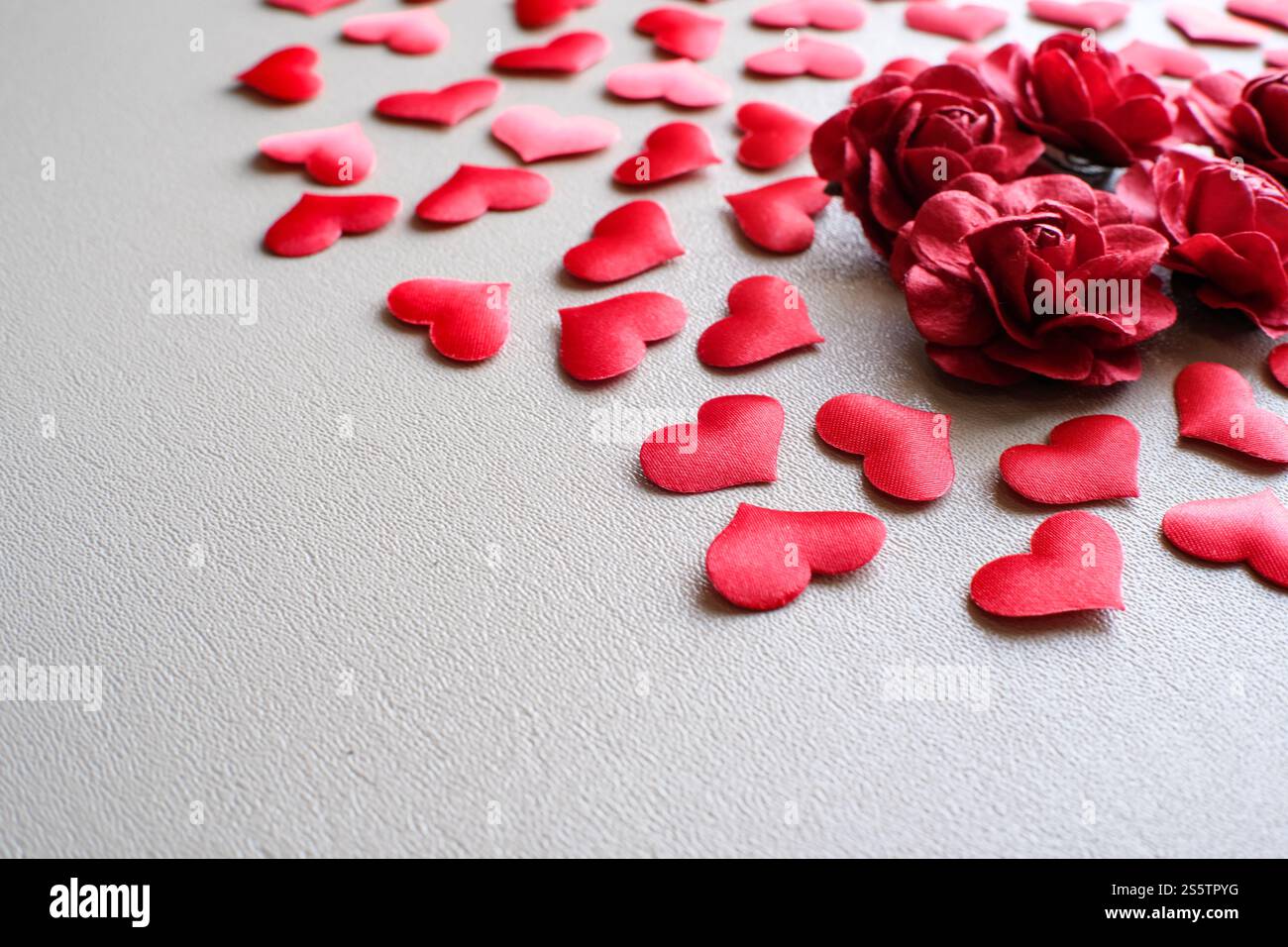Aimer le fond romantique de la Saint Valentin. Coeurs et roses beautifulEmpty copie espace Valentines fond de jour avec des coeurs rouges Banque D'Images