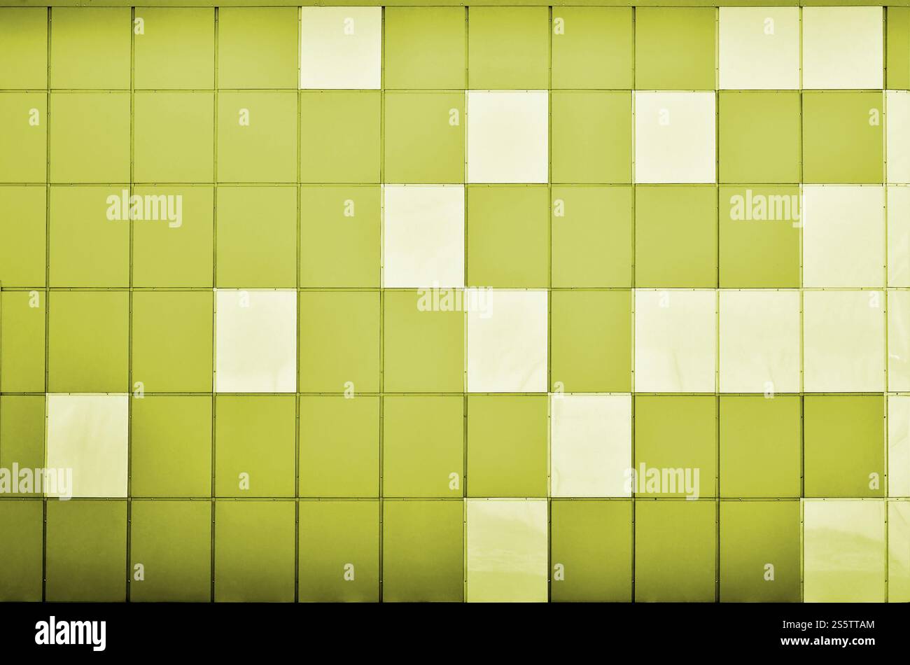 La texture du mur métallique, encadrée sous la forme de carrés colorés de deux couleurs. Conception murale moderne pour l'extérieur du résidentiel et du bureau Banque D'Images