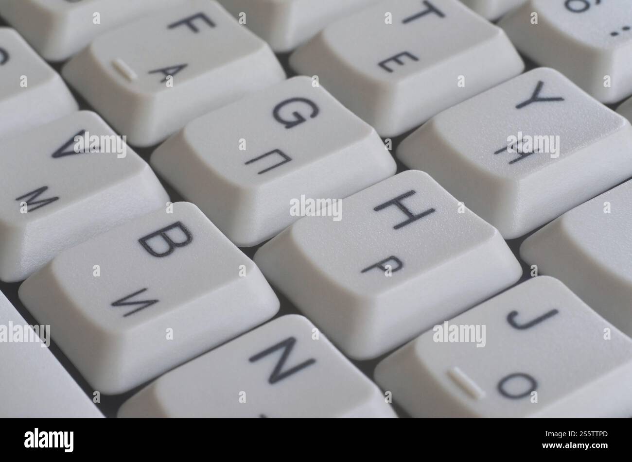 Gros plan du clavier classique blanc de l'ordinateur. Clavier d'ordinateur blanc Banque D'Images