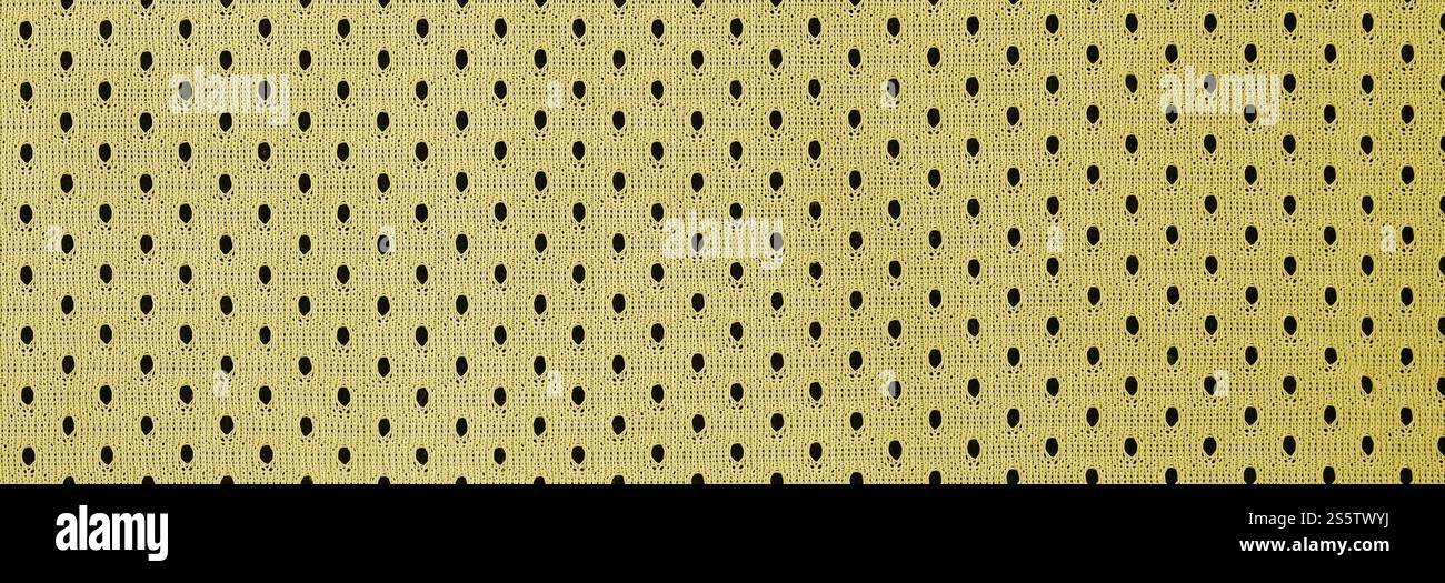 Fond de modèle textile de tissu de tissu de sport de maille jaune. Couleur jaune maillot de football vêtements tissu texture vêtements de sport. Poreux respirant Banque D'Images