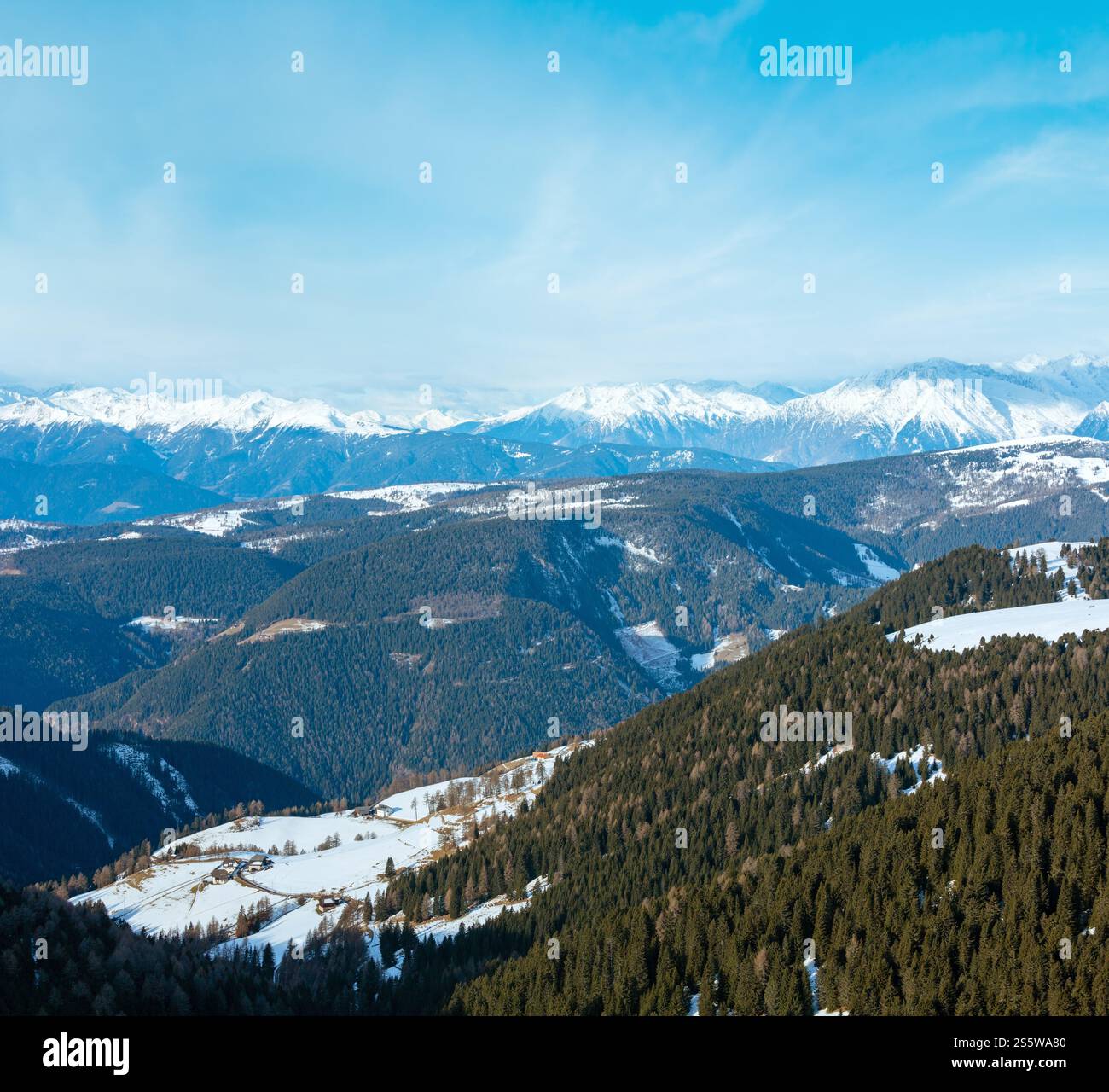 Beau paysage de montagne d'hiver (ou corne Rittner Ritten, Italie) Banque D'Images