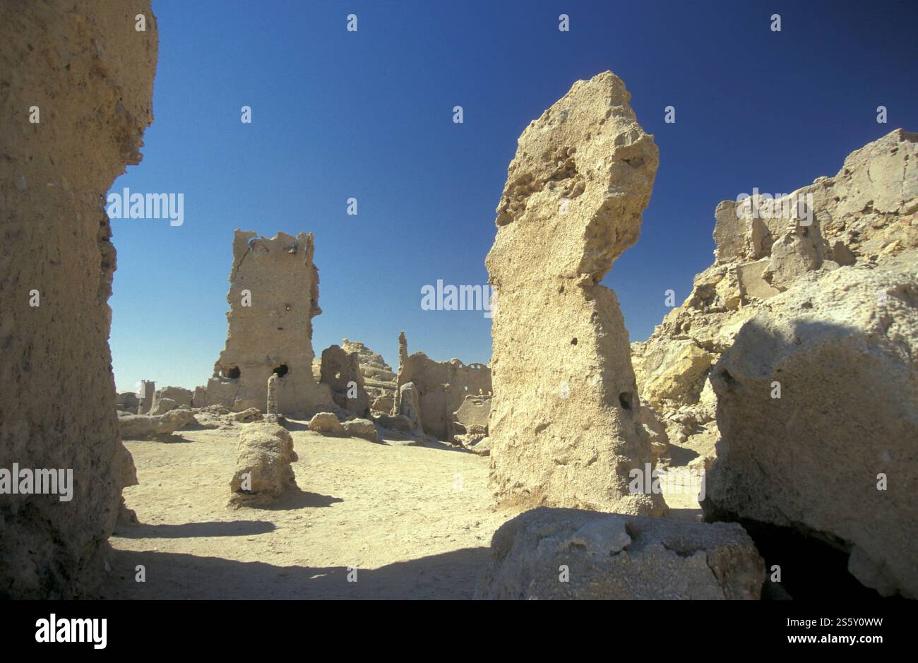 Les ruines du temple d'Umm Ubayd à l'ancien village de Siwa en Libye ou désert d'Egypte en Afrique du Nord. Égypte, Siwa, mars 2000. Banque D'Images