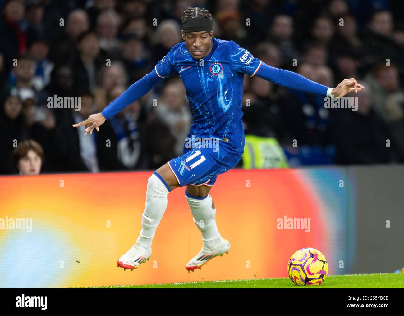 Londres, Royaume-Uni. 14 janvier 2025. Le milieu de terrain de Chelsea Noni Madueke (11 ans) lors du match de premier League à Stamford Bridge, Londres. Le crédit photo devrait se lire : Ian Stephen/Sportimage crédit : Sportimage Ltd/Alamy Live News Banque D'Images