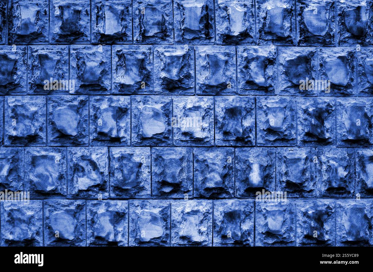 Conception de texture de la fondation ou des murs des bâtiments sous la forme de carreaux rectangulaires en pierre de granit solide avec des angles vifs. Plusieurs rangées Banque D'Images