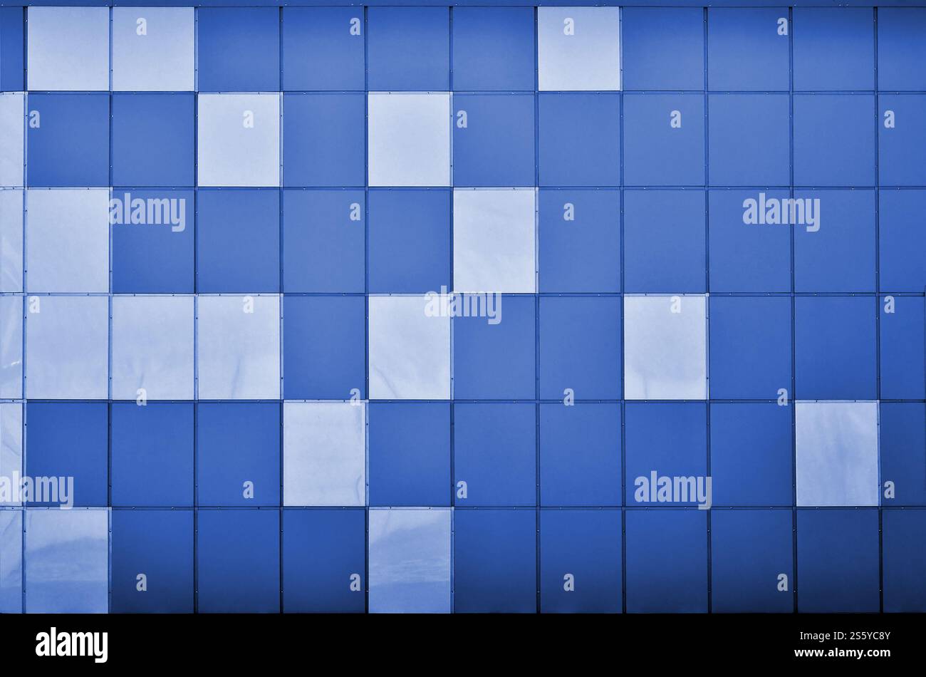 La texture de la paroi métallique, encadrée sous la forme de carrés colorés. Conception murale moderne pour l'extérieur des immeubles résidentiels et de bureaux. Banque D'Images