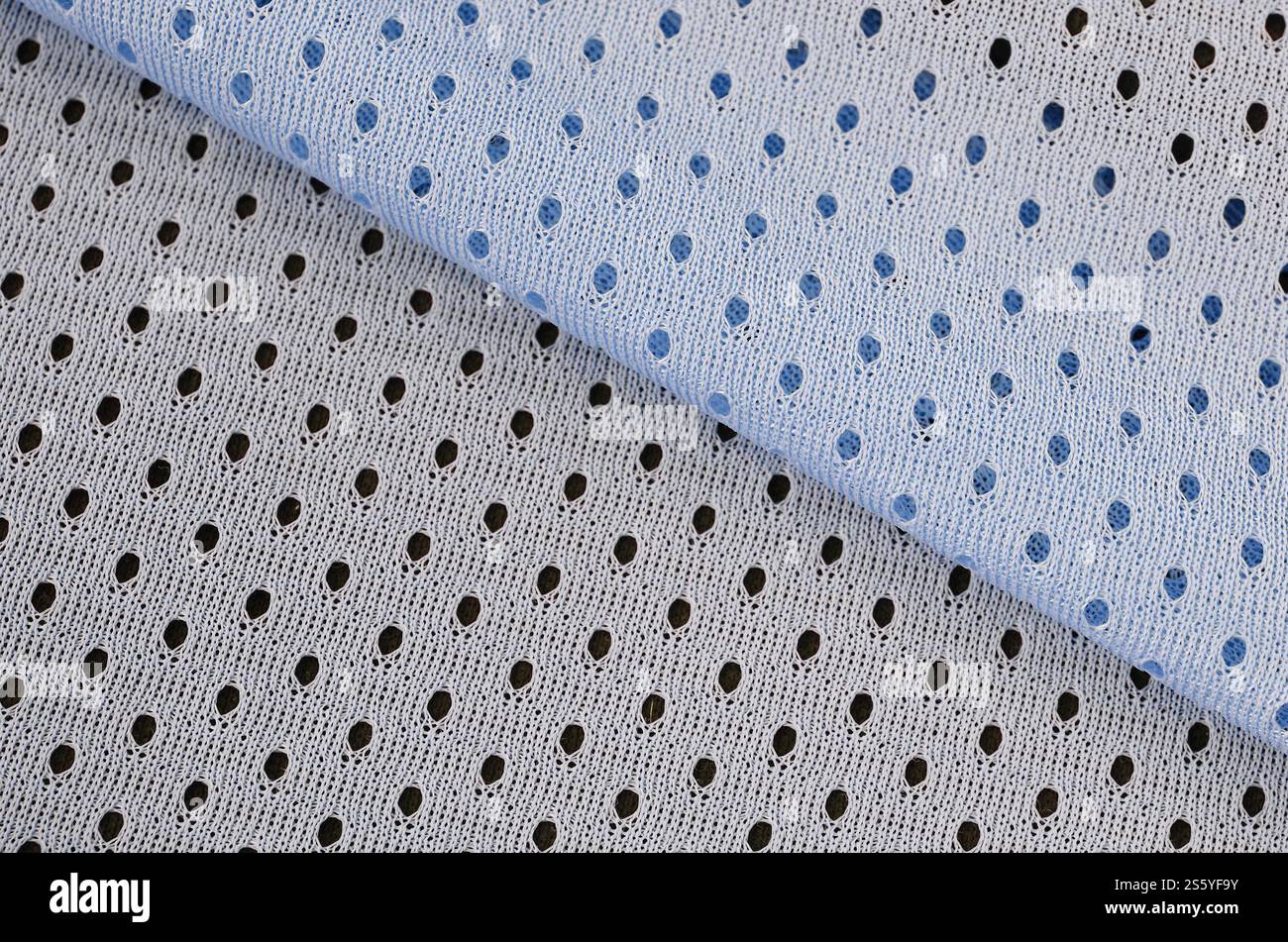 Fond de modèle textile de tissu de tissu de sport de maille bleu. Couleur bleue maillot de football vêtements tissu texture vêtements de sport. Porifère poreux respirant Banque D'Images