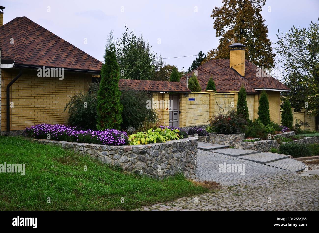 Entrées de la riche et belle maison dans la région de Kharkov, Ukraine Banque D'Images