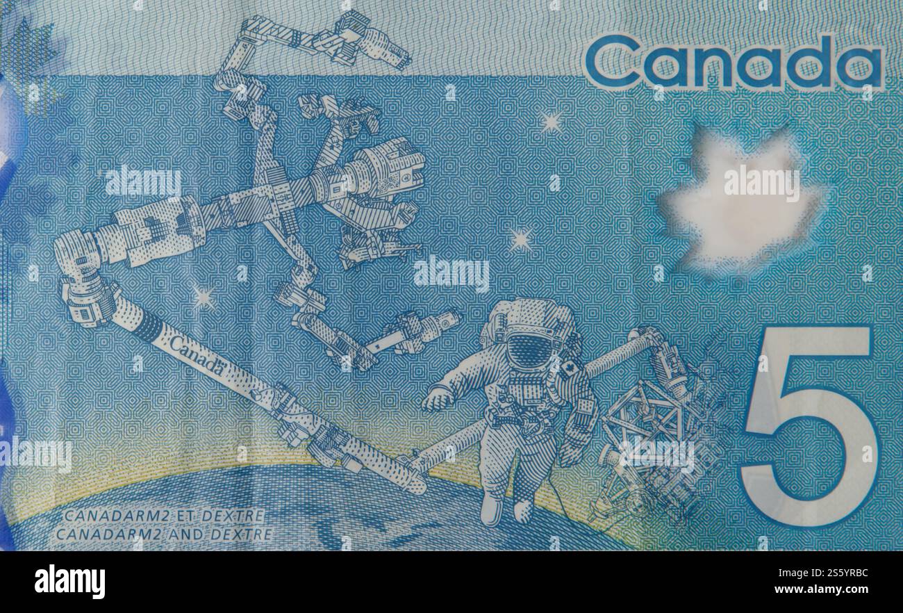 Dextre et canadarm2 on Canada 5 dollars 2013 fragment de billet de banque polymère gros plan. Dextre et canadarm2 sur billet de banque Canada 5 dollars 2013 en polymère Banque D'Images Dextre et canadarm2 on Canada 5 dollars 2013 fragment de billet de banque polymère gros plan. Dextre et canadarm2 sur billet de banque Canada 5 dollars 2013 en polymère Banque D'Images