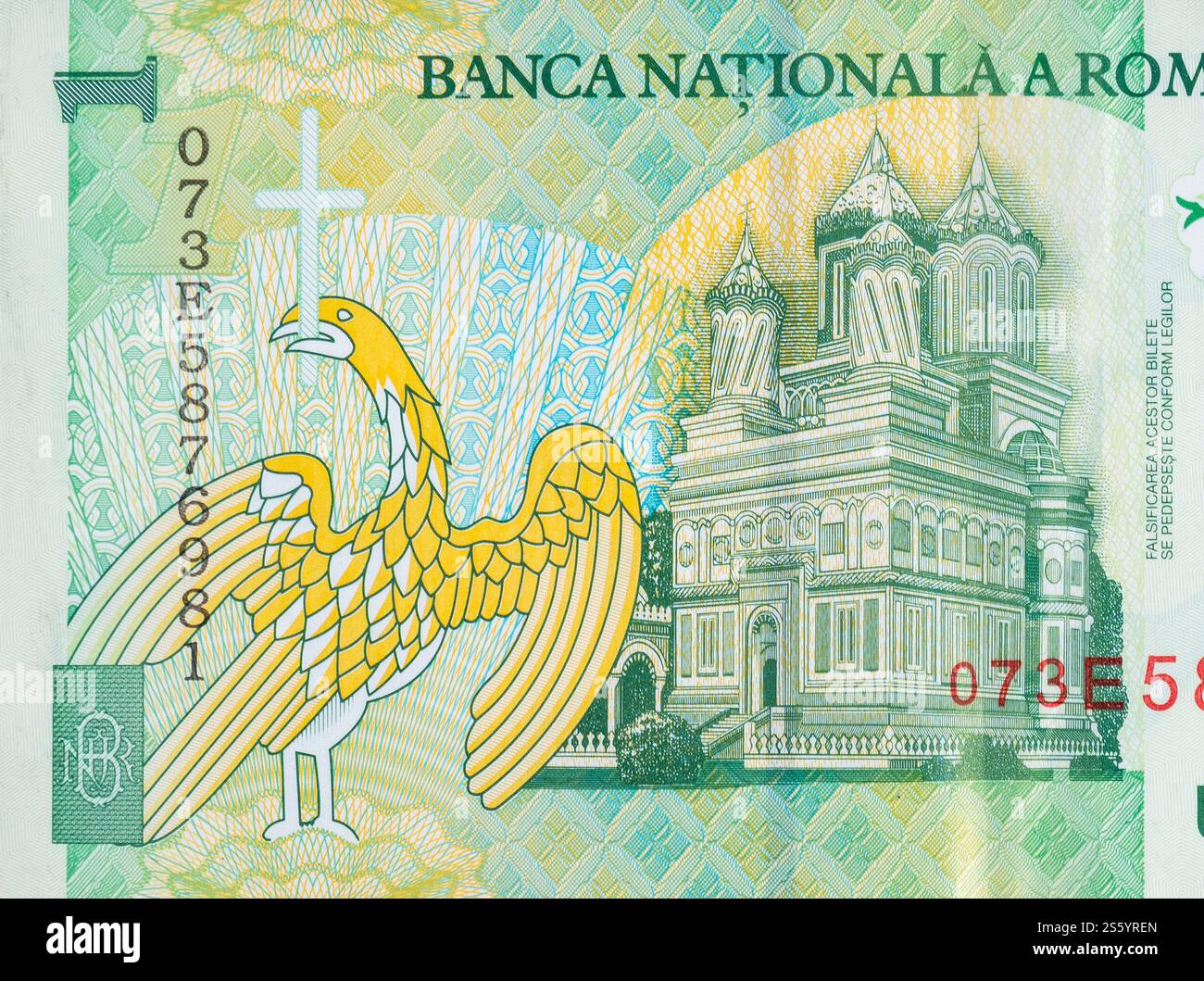 Portrait de la cathédrale de Curtea de Arges à partir de monnaie roumaine 1 Leu 2005 billet de banque. Gros plan sur la facture d'argent vert. Portrait de la cathédrale de Curtea de Arges Banque D'Images