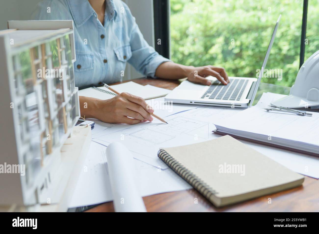 Architecture dessin sur architectural projet créatif architecture d'entreprise bâtiment construction ingénierie industrielle réalisation conception de planification Banque D'Images