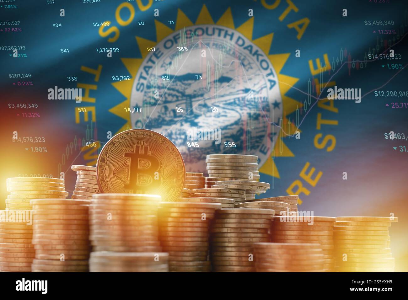 Dakota du Sud drapeau de l'État américain et grande quantité de pièces bitcoin d'or et graphique de plate-forme de trading. Concept de crypto-monnaie. Dakota du Sud drapeau américain et Banque D'Images