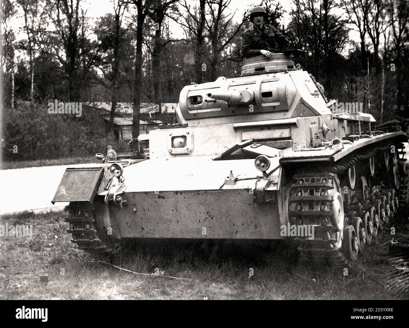 Panzerbefehlswagen III Ausf. D1 sur trente produit avec tourelle fixe, pistolet factice, un MG 34 sur le masque, blindage plus épais, ports de pistolet supplémentaires et pivot - document historique, photographe inconnu Banque D'Images