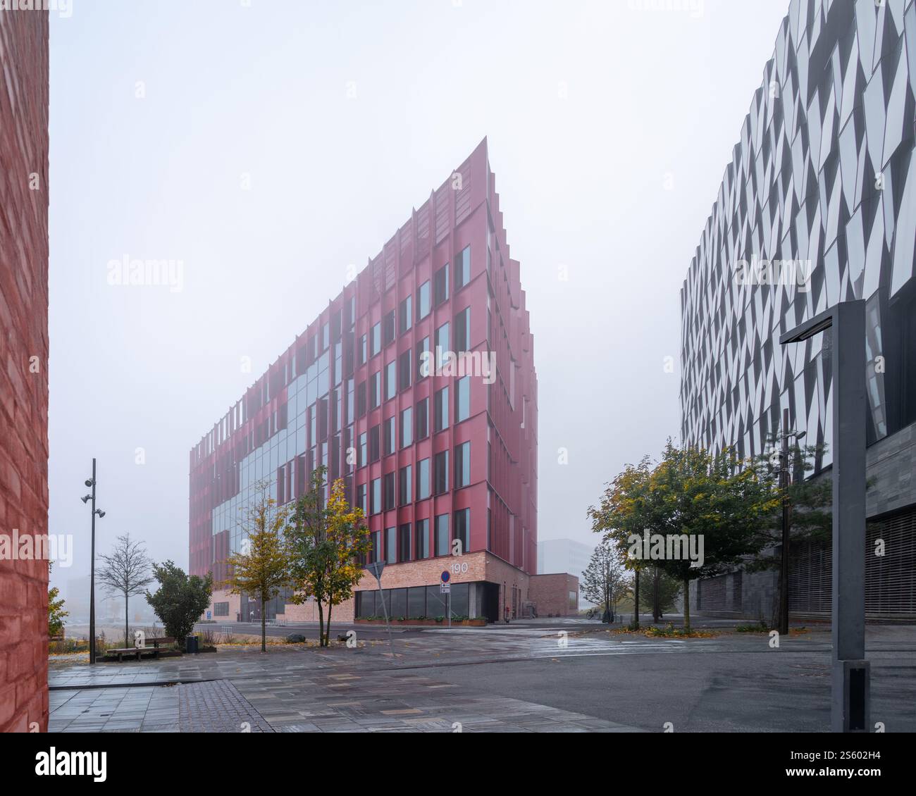 Copenhague, Danemark - École des médias par PLH Architekter, dans le brouillard Banque D'Images