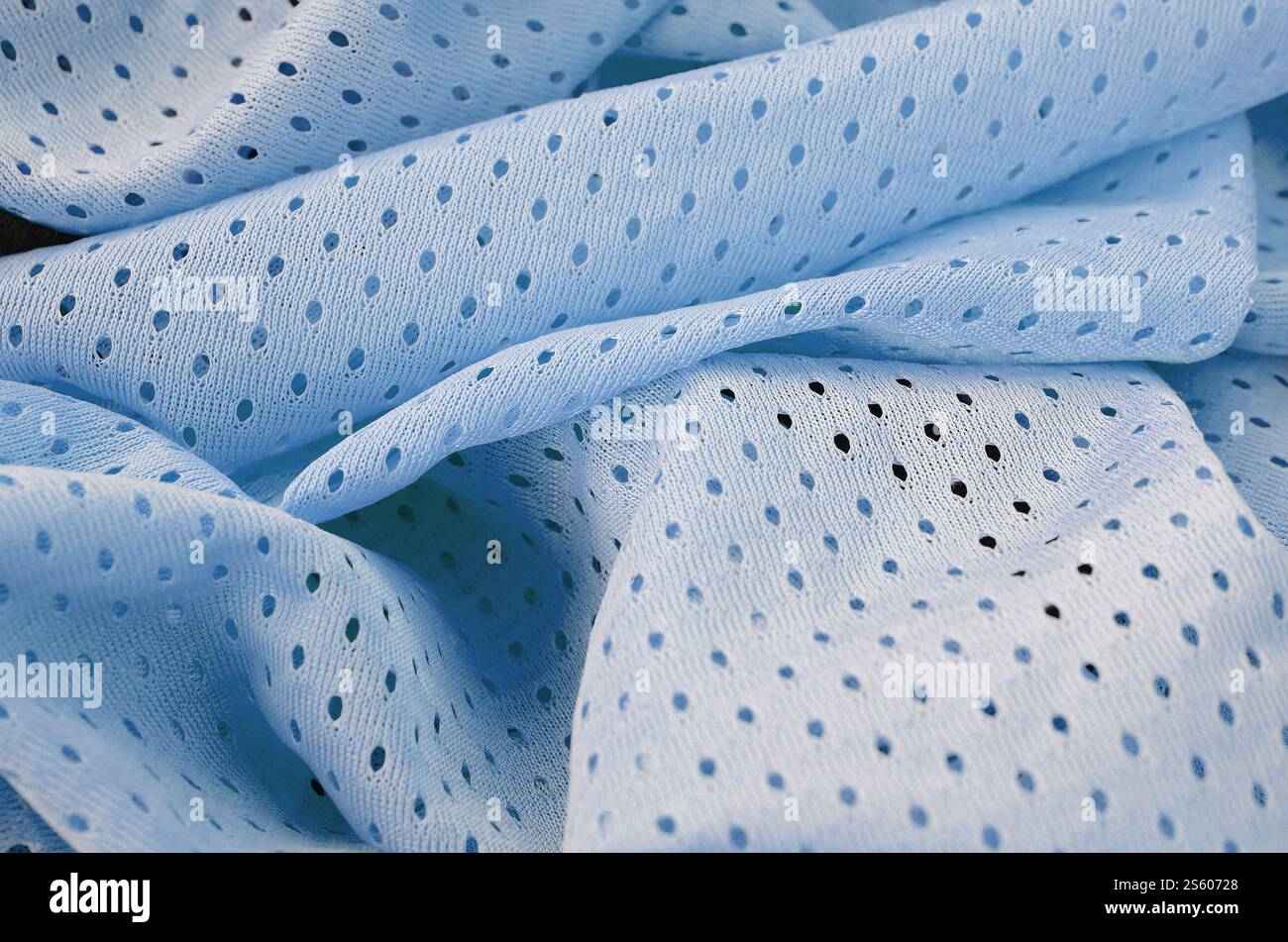 Fond de modèle textile de tissu de tissu de sport de maille bleu. Couleur bleue maillot de football vêtements tissu texture vêtements de sport. Porifère poreux respirant Banque D'Images