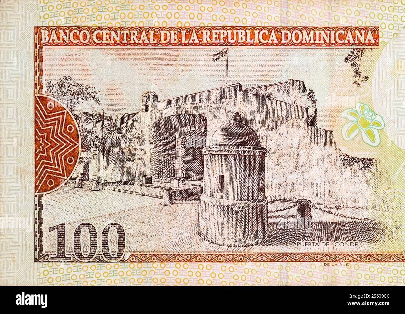 Puerta Del Conde bâtiment représenté sur le vieux billet de cent peso monnaie de la république dominicaine. Bec arrière orange. Bâtiment Puerta Del Conde représenté Banque D'Images