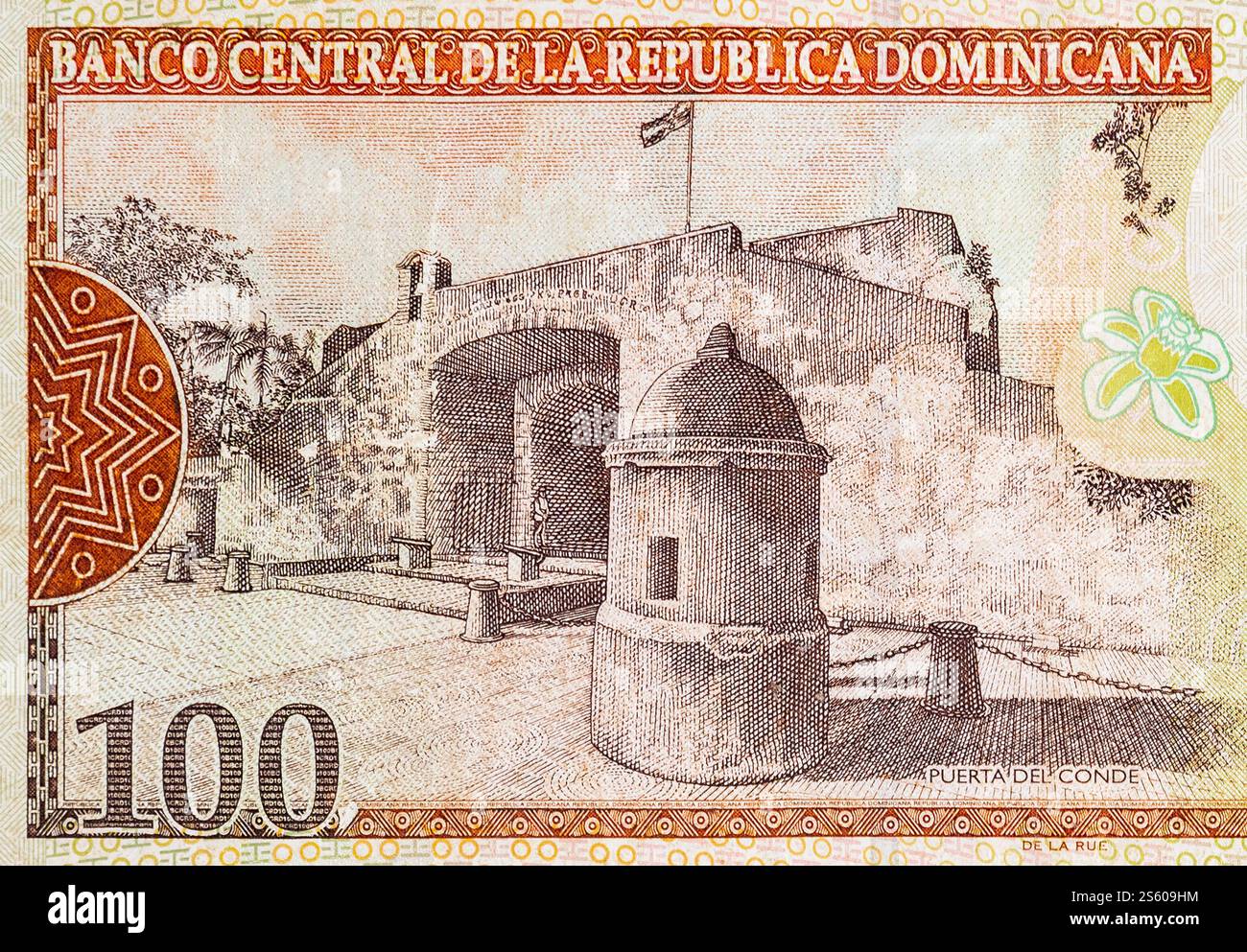 Puerta Del Conde bâtiment représenté sur le vieux billet de cent peso monnaie de la république dominicaine. Bec arrière orange. Bâtiment Puerta Del Conde représenté Banque D'Images