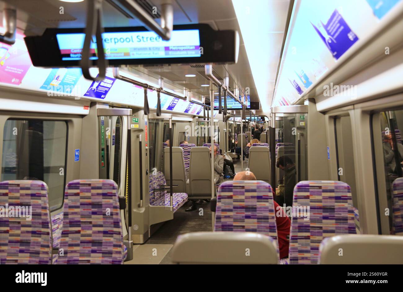 Intérieur d'un nouveau train Elizabeth Line, Londres, Royaume-Uni Banque D'Images
