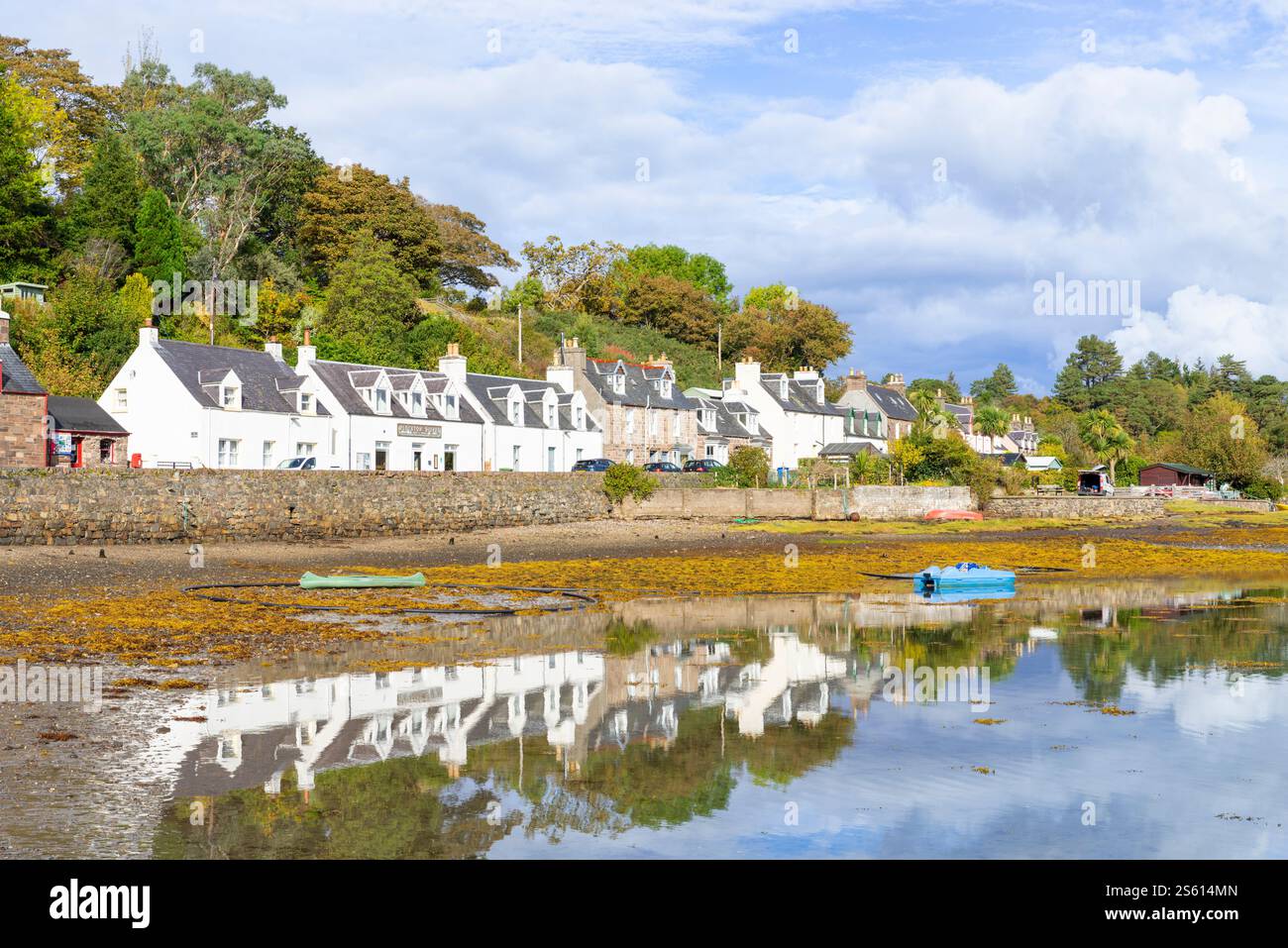 Plockton maisons de village et lochside dans la région de Lochalsh de Ross et Cromarty Wester Ross Scottish Highlands Scotland UK GB Europe Banque D'Images