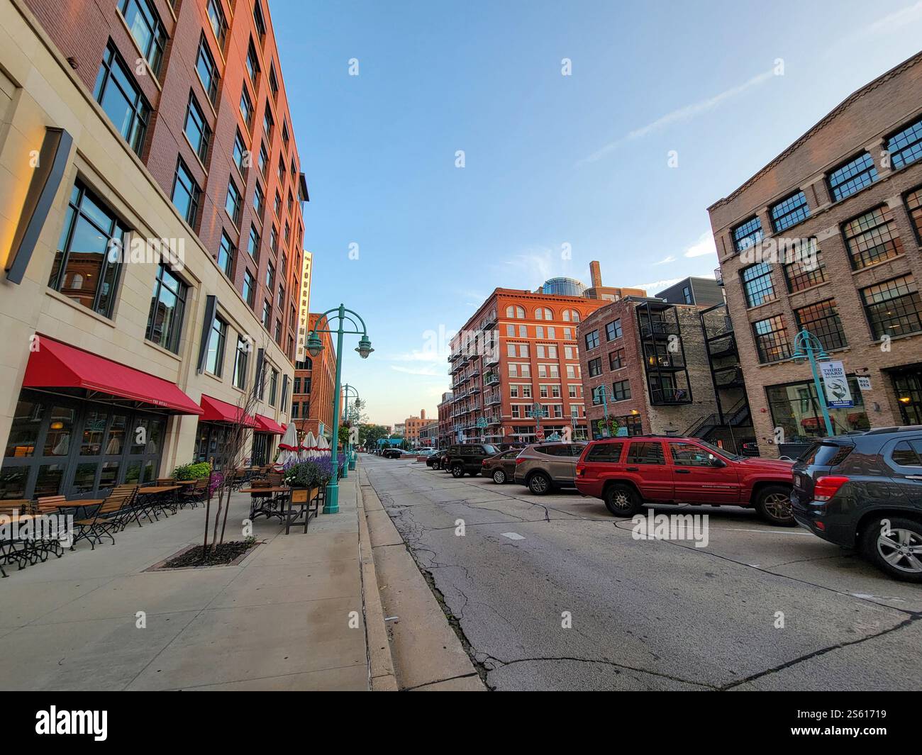 Milwaukee troisième quartier. Historic Third Ward est un quartier historique d'entrepôts situé dans le centre-ville de Milwaukee, Wisconsin. - Image de stock capturée avec un smartphone
