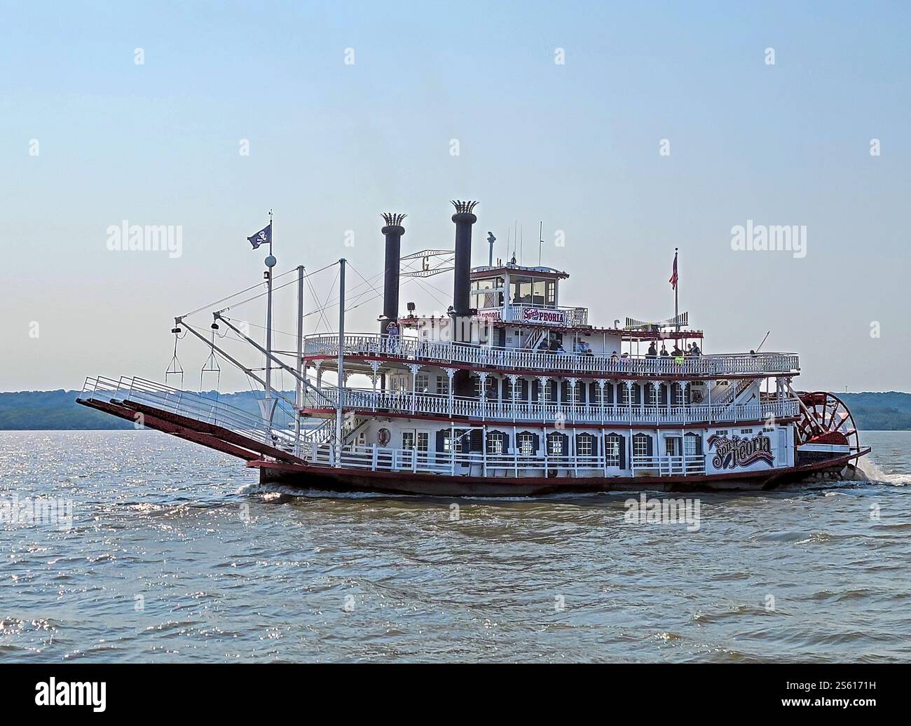 Spirit of Peoria, bateau touristique à roue arrière, Peoria, Illinois. Des croisières ont été proposées jusqu'à la vente du bateau en 2022. Banque D'Images