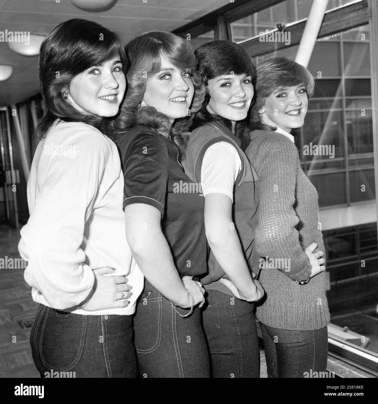 Photo du dossier datée du 15/10/80 des Sœurs Nolan, (de gauche à droite) Coleen, Linda, Maureen et Bernadette. La chanteuse et présentatrice de télévision Linda Nolan est décédée à l'âge de 65 ans 'avec ses frères et sœurs affectueux près de son chevet', a déclaré son manager. Date d'émission : mercredi 15 janvier 2025. Banque D'Images
