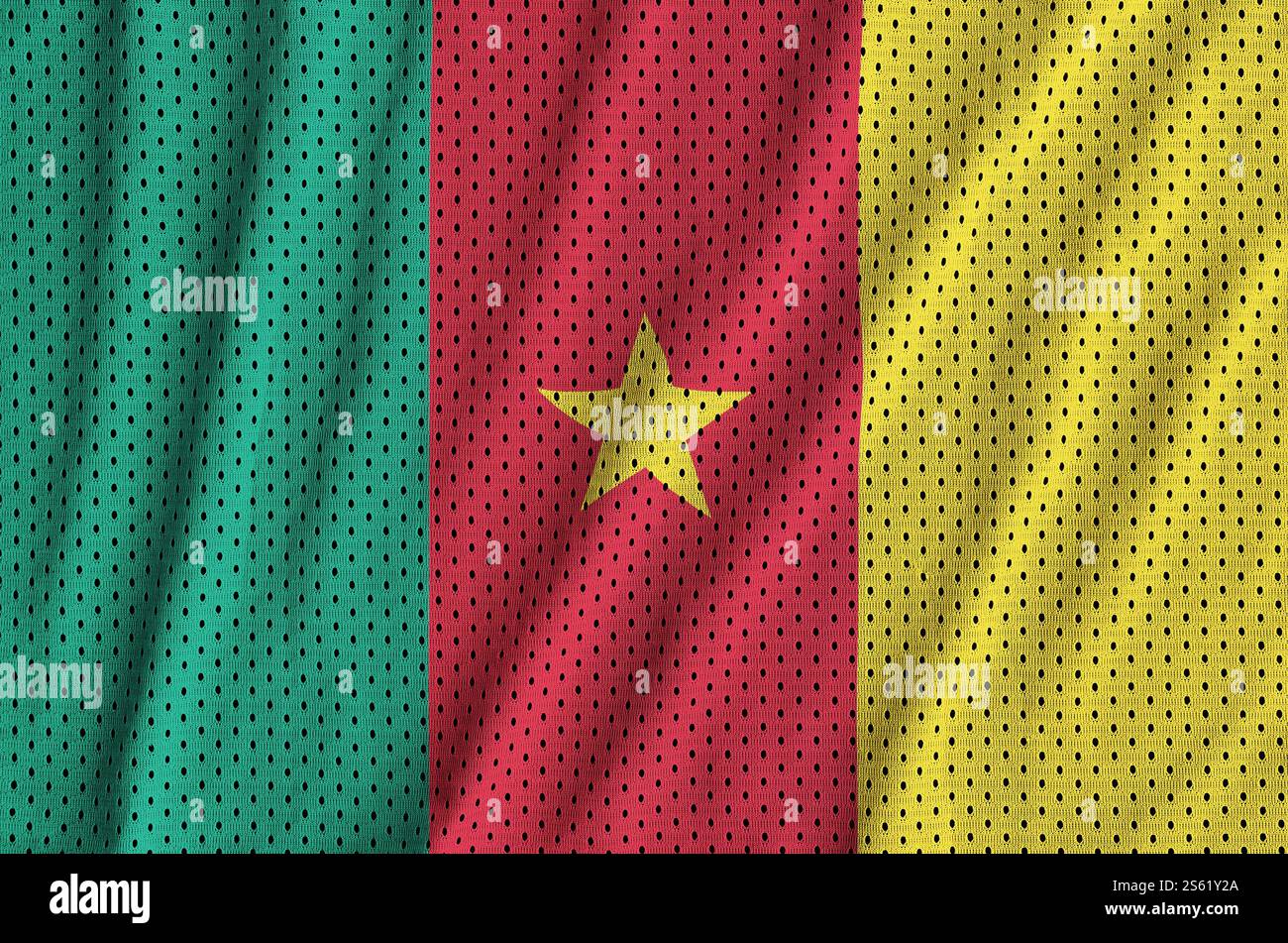 Drapeau camerounais imprimé sur un tissu en maille de sport en nylon polyester avec quelques plis. Drapeau camerounais imprimé sur une maille polyester nylon sportswear Fabri Banque D'Images