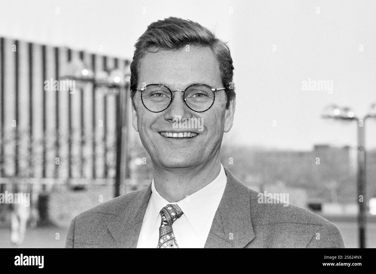 Deutschland, Castrop-Rauxel, 03.12.1994 Archiv. : 50-66-36 Außerordentlicher FDP-NRW-Parteitag Foto : Guido Westerwelle Außerordentlicher FDP-NRW-Parteitag *** Allemagne, Castrop Rauxel, 03 12 1994 Archive 50 66 36 Conférence extraordinaire du FDP NRW photo Guido Westerwelle Conférence extraordinaire du FDP NRW Banque D'Images Deutschland, Castrop-Rauxel, 03.12.1994 Archiv. : 50-66-36 Außerordentlicher FDP-NRW-Parteitag Foto : Guido Westerwelle Außerordentlicher FDP-NRW-Parteitag *** Allemagne, Castrop Rauxel, 03 12 1994 Archive 50 66 36 Conférence extraordinaire du FDP NRW photo Guido Westerwelle Conférence extraordinaire du FDP NRW Banque D'Images