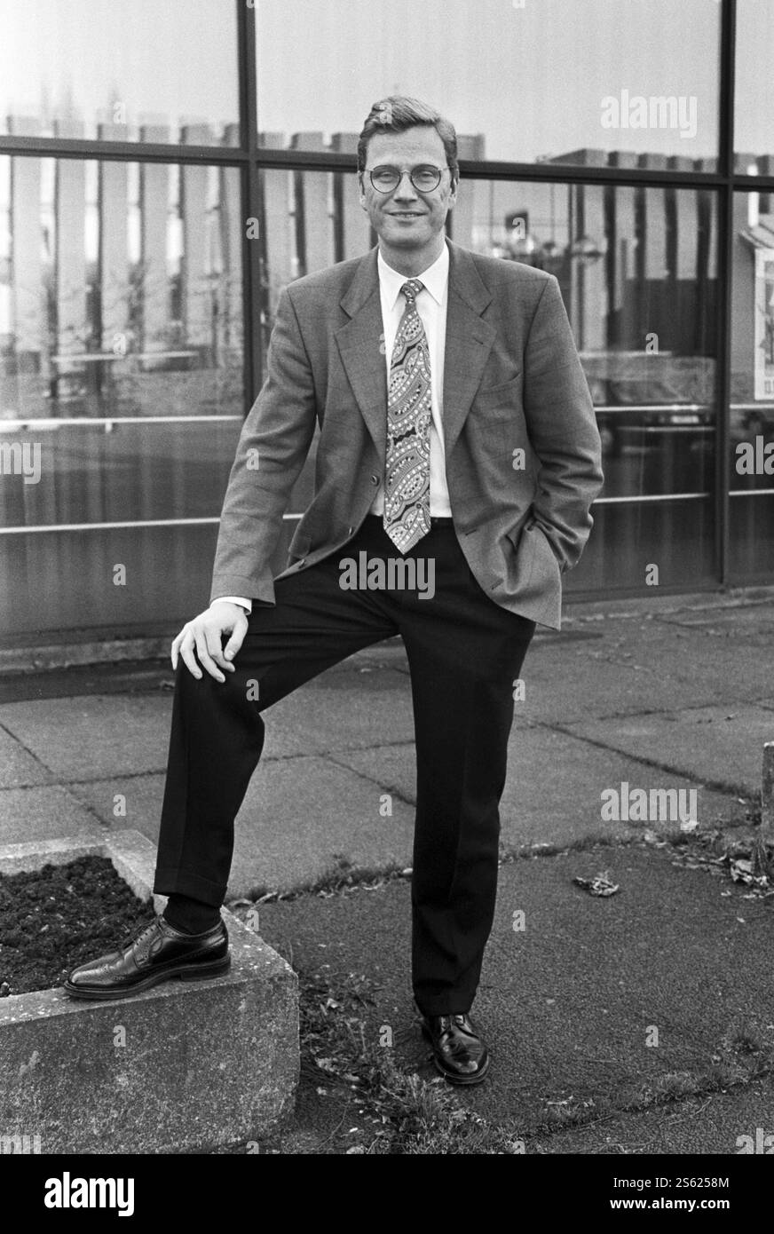 Deutschland, Castrop-Rauxel, 03.12.1994 Archiv. : 50-65-10 Außerordentlicher FDP-NRW-Parteitag Foto : Guido Westerwelle Außerordentlicher FDP-NRW-Parteitag *** Allemagne, Castrop Rauxel, 03 12 1994 Archive 50 65 10 Conférence extraordinaire du FDP NRW photo Guido Westerwelle Conférence extraordinaire du FDP NRW Banque D'Images Deutschland, Castrop-Rauxel, 03.12.1994 Archiv. : 50-65-10 Außerordentlicher FDP-NRW-Parteitag Foto : Guido Westerwelle Außerordentlicher FDP-NRW-Parteitag *** Allemagne, Castrop Rauxel, 03 12 1994 Archive 50 65 10 Conférence extraordinaire du FDP NRW photo Guido Westerwelle Conférence extraordinaire du FDP NRW Banque D'Images