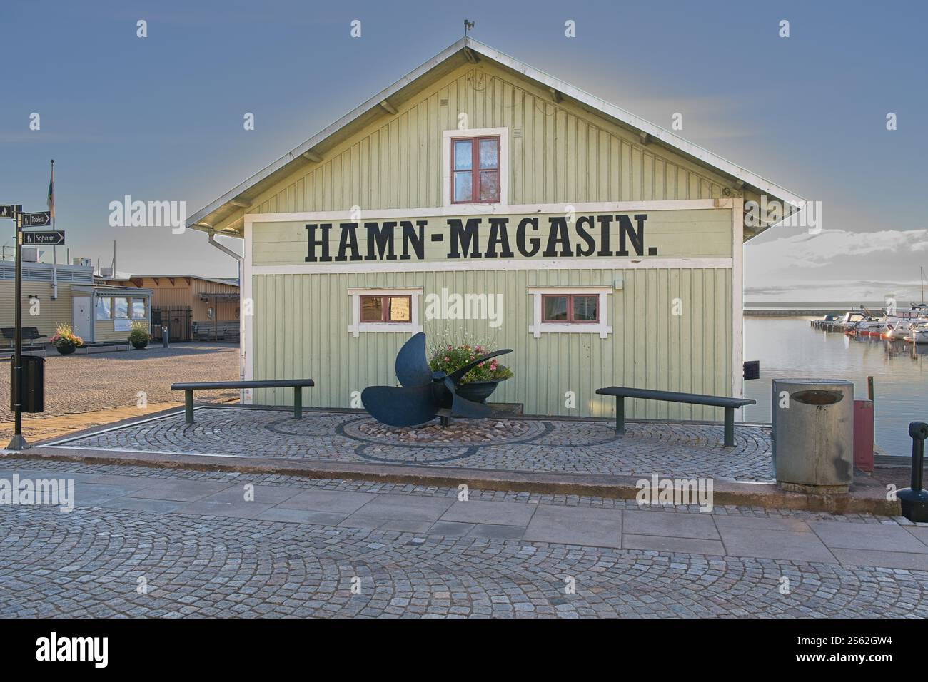 À la marina de Vaettern à Hjo à Skaraborg Suède par une journée ensoleillée en octobre Banque D'Images