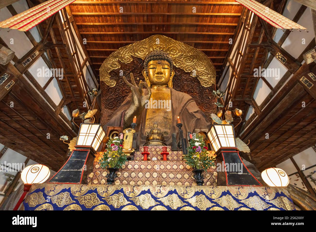 GIFU, JAPON - 7 JUILLET 2023 : le Grand Bouddha de Gifu situé dans le temple Shōhō-ji. Banque D'Images