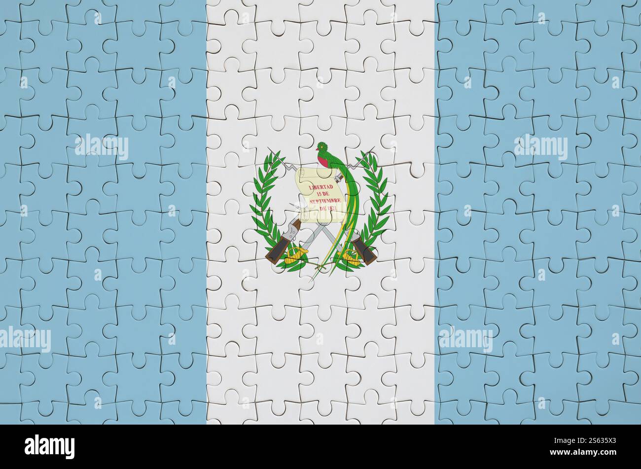 Le drapeau du Guatemala est représenté sur un puzzle plié Banque D'Images