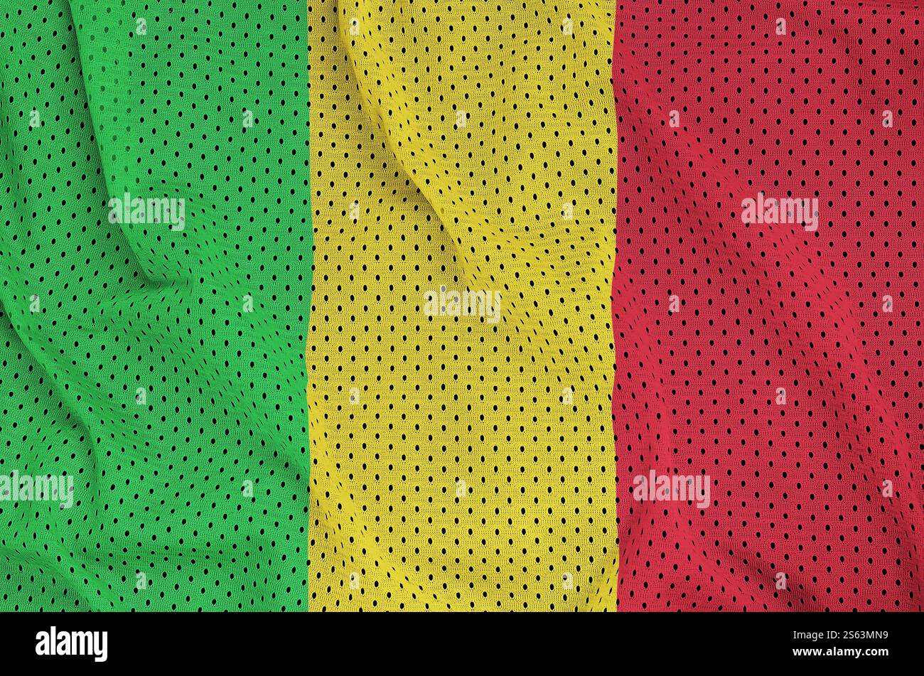 Drapeau Mali imprimé sur un tissu en maille de sport en nylon polyester avec quelques plis. Drapeau Mali imprimé sur un tissu mesh polyester nylon sportswear wi Banque D'Images