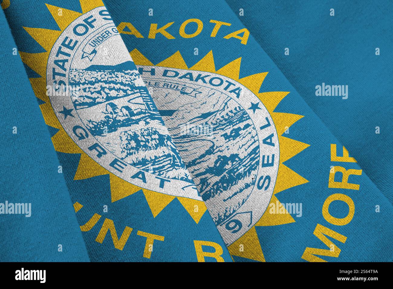 Dakota du Sud drapeau de l'État américain avec de grands plis ondulant de près sous la lumière du studio à l'intérieur. Les symboles officiels et les couleurs dans la bannière de tissu. Sud Banque D'Images