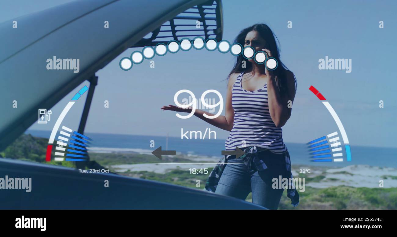 Image du compteur de vitesse montrant 100 km/h au-dessus d'une femme debout près du capot de voiture ouvert Banque D'Images