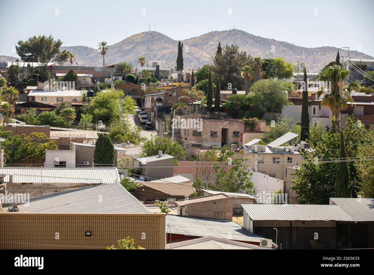 Vue de l'après-midi du logement autour du centre de Nogales, Sonora, Mexique. Banque D'Images