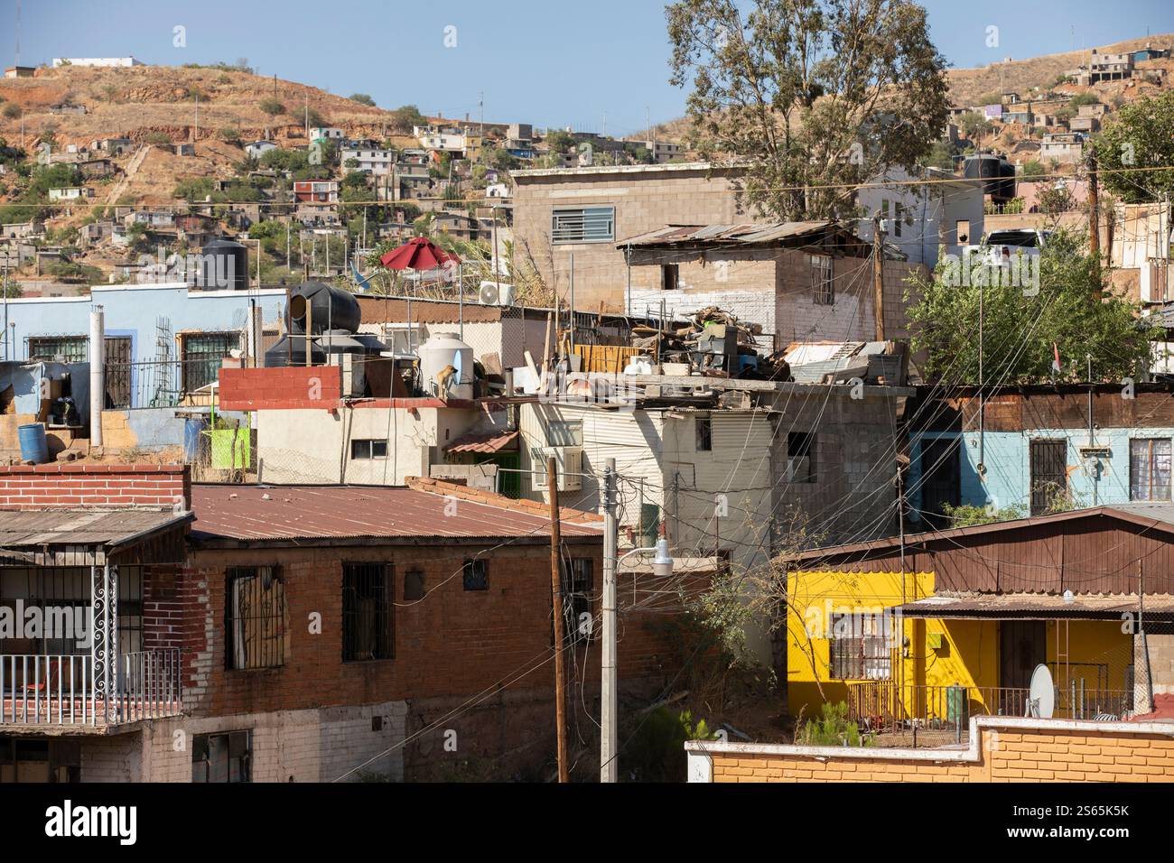 Vue de l'après-midi du logement autour du centre de Nogales, Sonora, Mexique. Banque D'Images