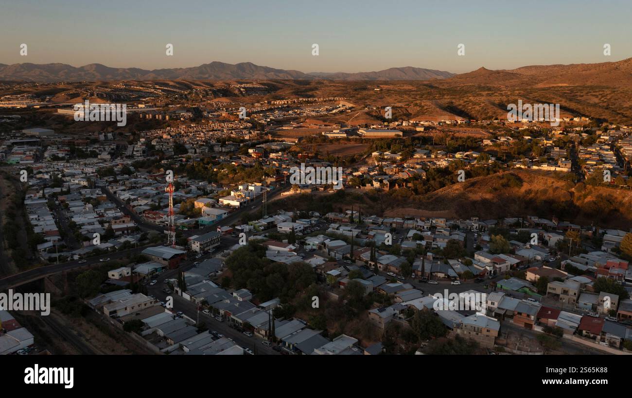 Vue de l'après-midi du logement autour du centre de Nogales, Sonora, Mexique. Banque D'Images