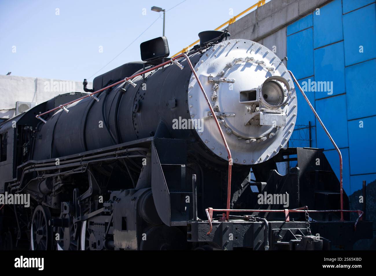 Une locomotive à vapeur historique exposée dans le centre-ville de Nogales, Sonora, Mexique. Banque D'Images