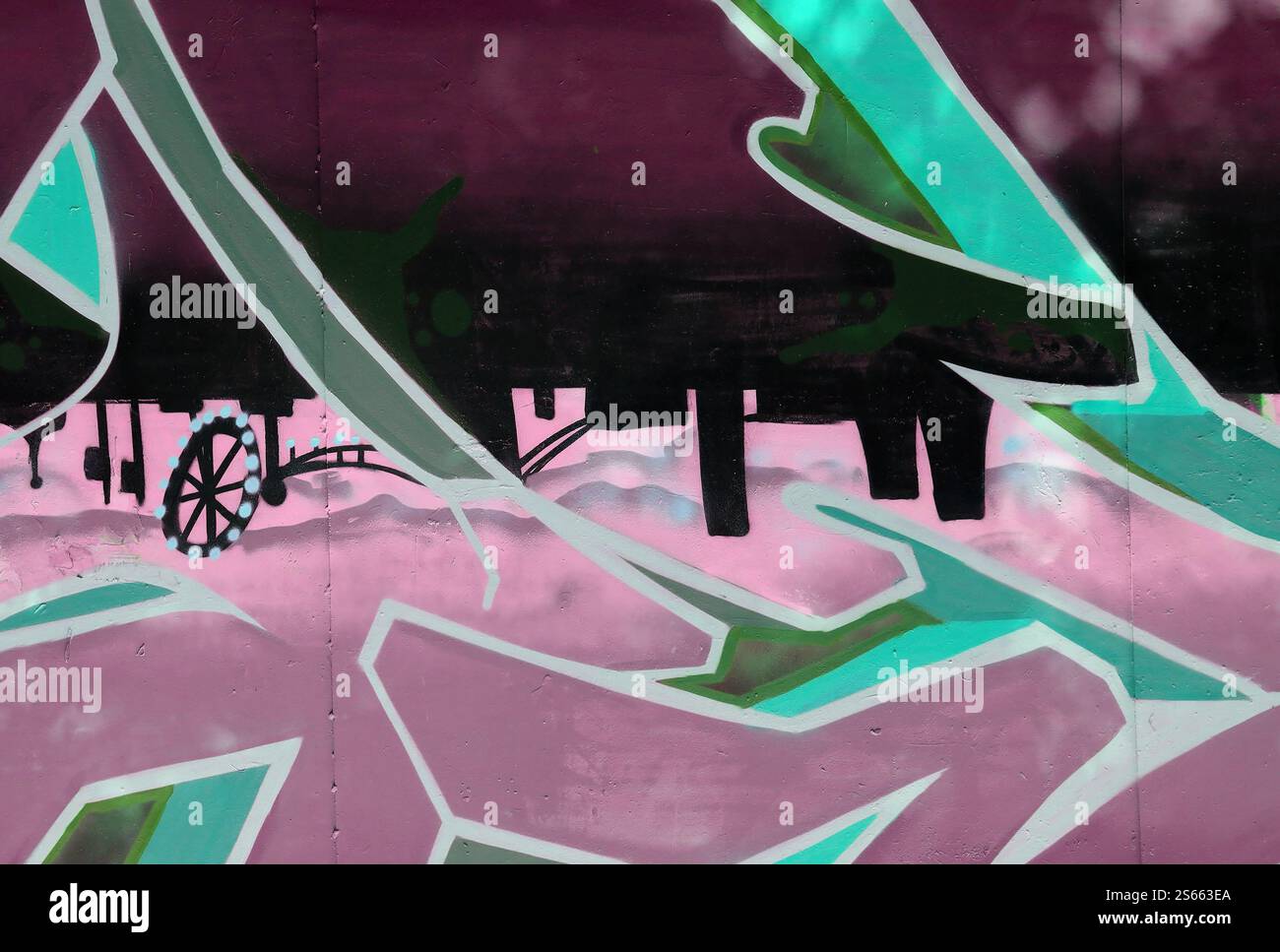 Fond coloré de graffiti peinture d'art avec des bandes d'aérosol brillantes sur le mur en métal. Pièce d'art de rue Old School faite avec de la peinture en aérosol Banque D'Images