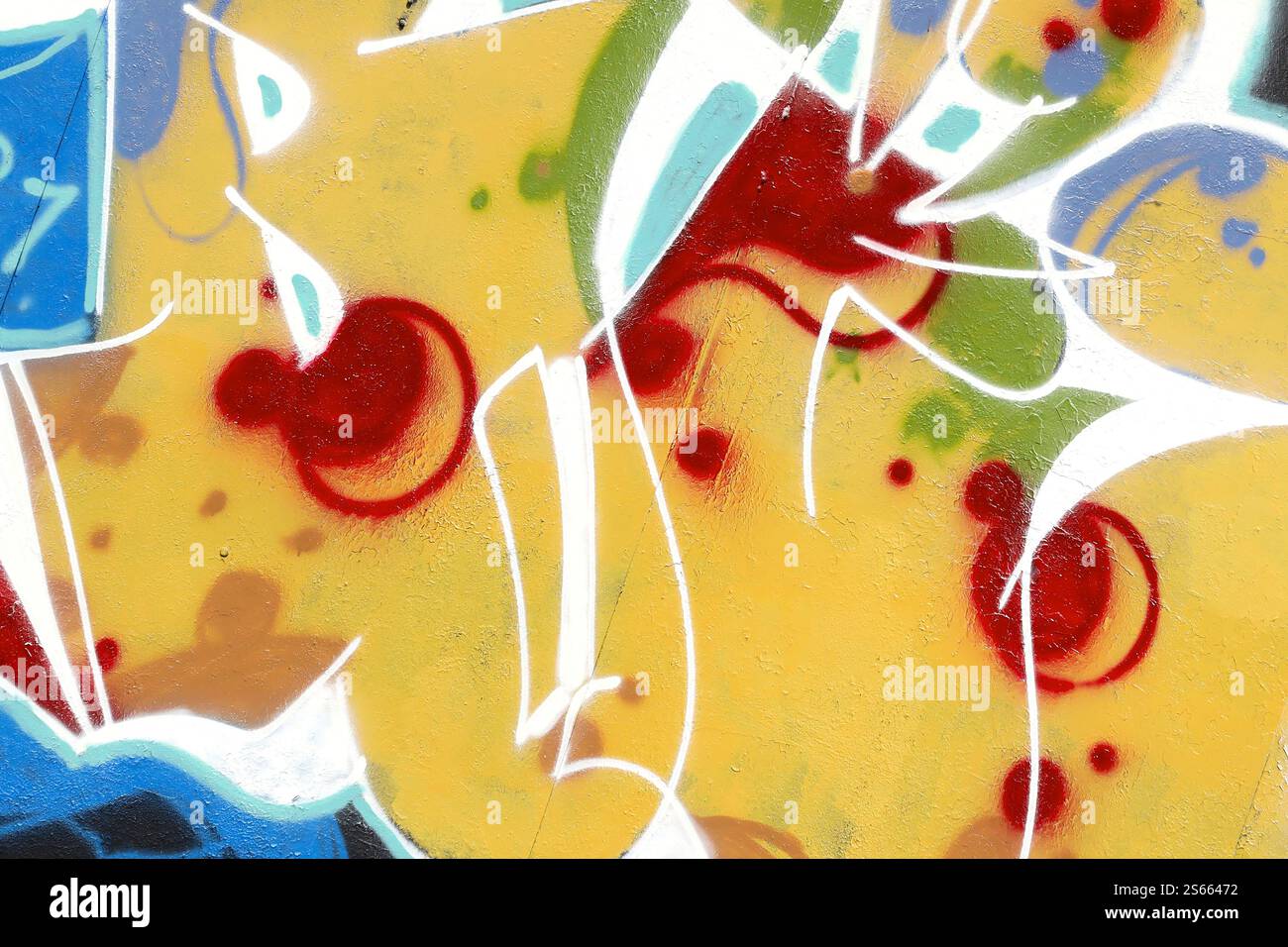 Fond coloré de graffiti peinture d'art avec des bandes d'aérosol brillantes sur le mur en métal. Pièce d'art de rue Old School faite avec de la peinture en aérosol Banque D'Images