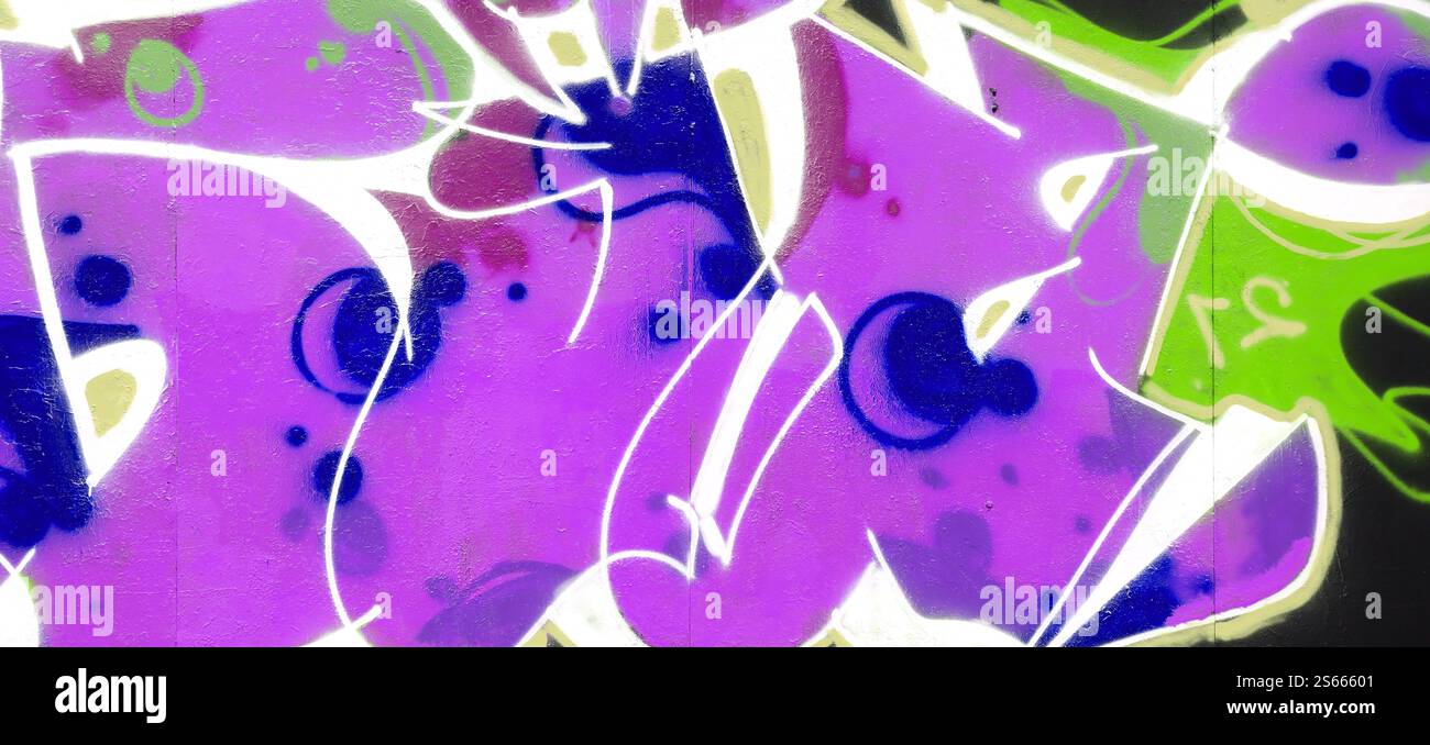 Fond coloré de graffiti peinture d'art avec des bandes d'aérosol brillantes sur le mur en métal. Pièce d'art de rue Old School faite avec de la peinture en aérosol Banque D'Images