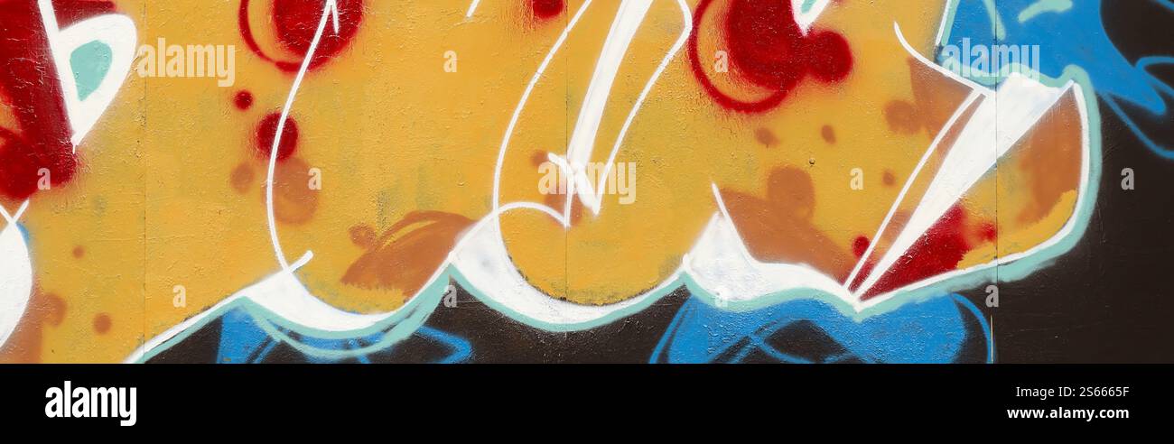 Fond coloré de graffiti peinture d'art avec des bandes d'aérosol brillantes sur le mur en métal. Pièce d'art de rue Old School faite avec de la peinture en aérosol Banque D'Images