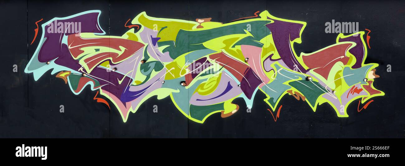 Fond coloré de graffiti peinture d'art avec des bandes d'aérosol brillantes sur le mur en métal. Pièce d'art de rue Old School faite avec de la peinture en aérosol Banque D'Images