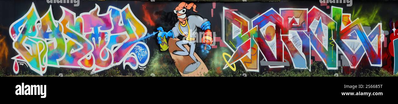 Fond coloré de graffiti peinture d'art avec des bandes d'aérosol brillantes sur le mur en métal. Pièce d'art de rue Old School faite avec de la peinture en aérosol Banque D'Images