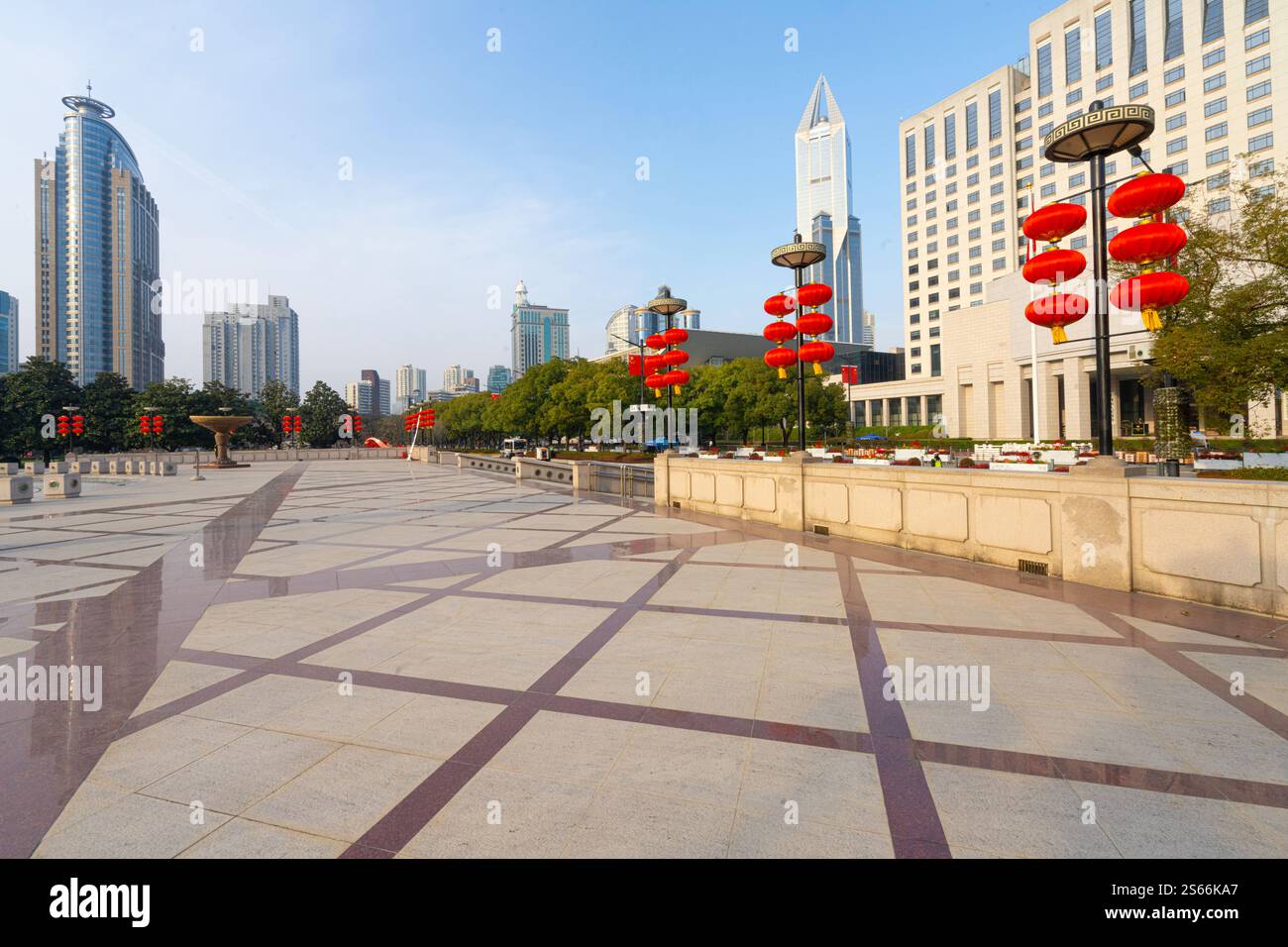 Shanghai, Chine. 7 janvier 2025. Décorations de la Saint-Sylvestre dans le Parc du peuple du centre-ville Banque D'Images