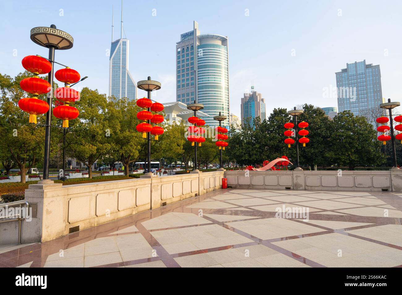 Shanghai, Chine. 7 janvier 2025. Décorations de la Saint-Sylvestre dans le Parc du peuple du centre-ville Banque D'Images