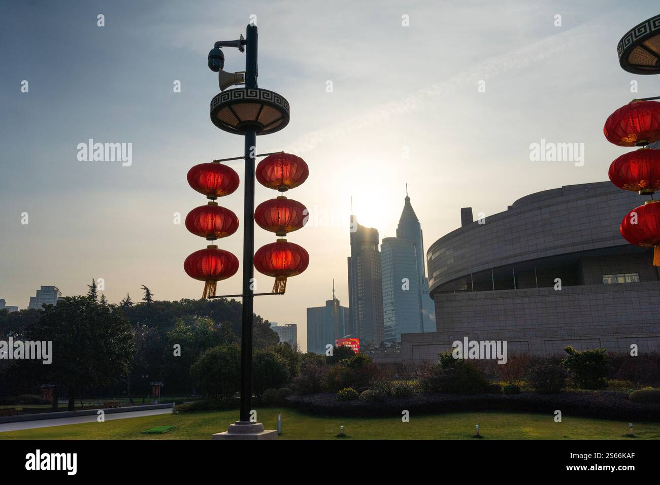Shanghai, Chine. 7 janvier 2025. Décorations de la Saint-Sylvestre dans le Parc du peuple du centre-ville Banque D'Images