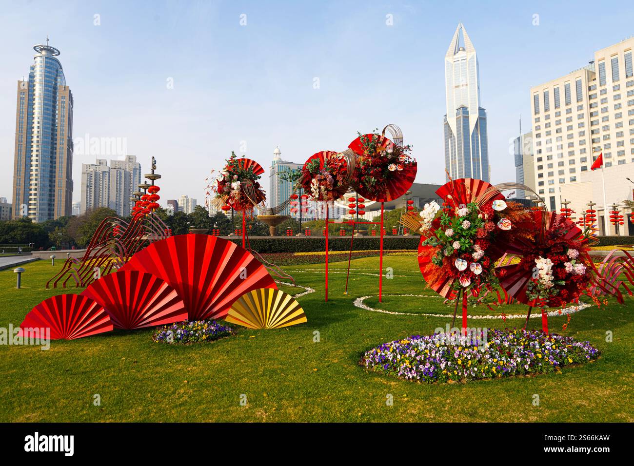 Shanghai, Chine. 7 janvier 2025. Décorations de la Saint-Sylvestre dans le Parc du peuple du centre-ville Banque D'Images